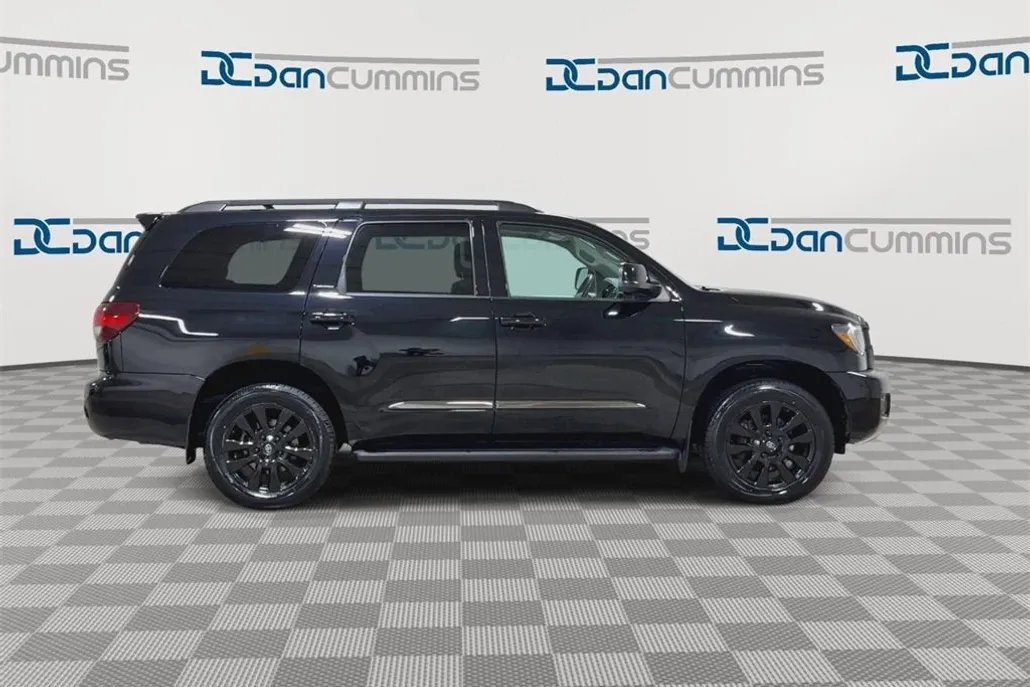 2021 Toyota Sequoia photo 1