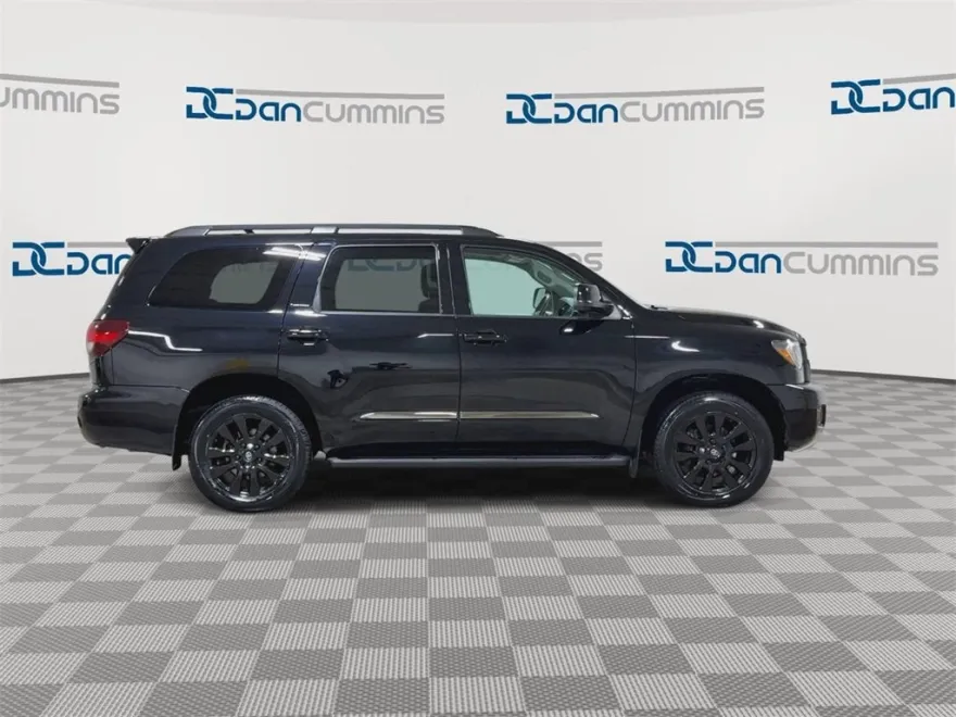 2021 Toyota Sequoia photo 1