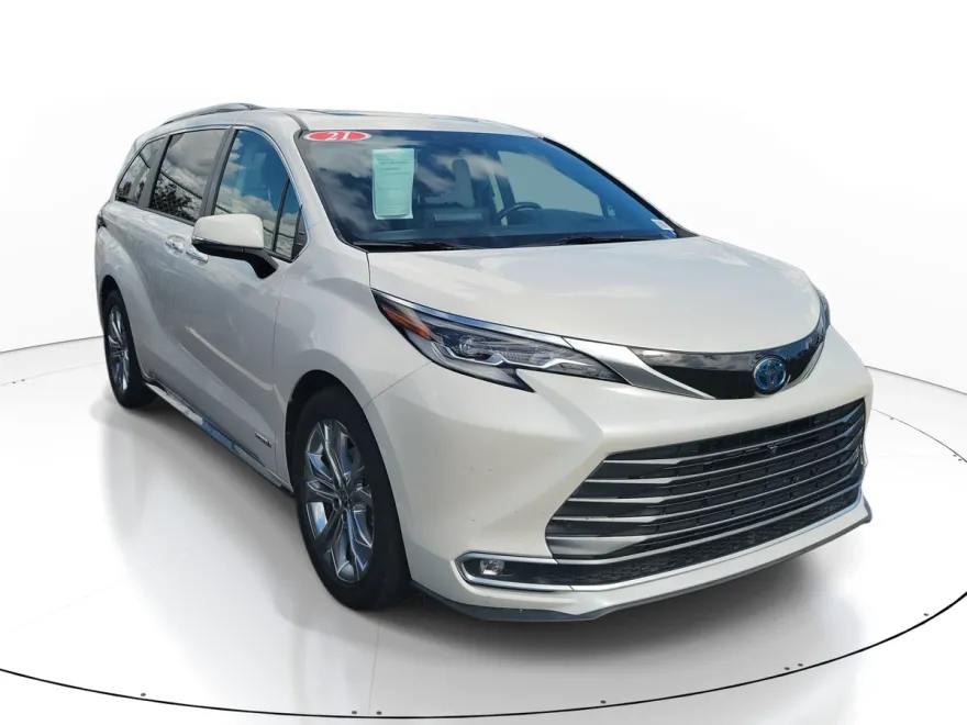 2021 Toyota Sienna Platinum photo 1