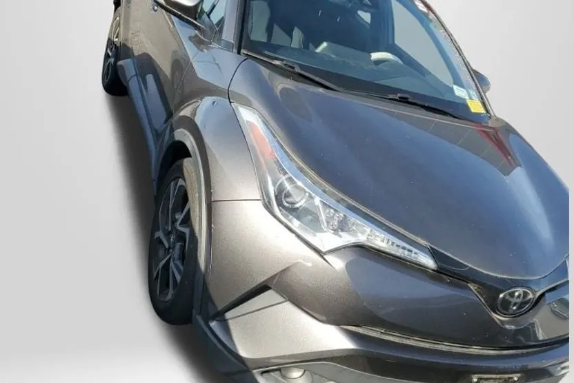 2018 Toyota C-HR XLE Premium photo 1
