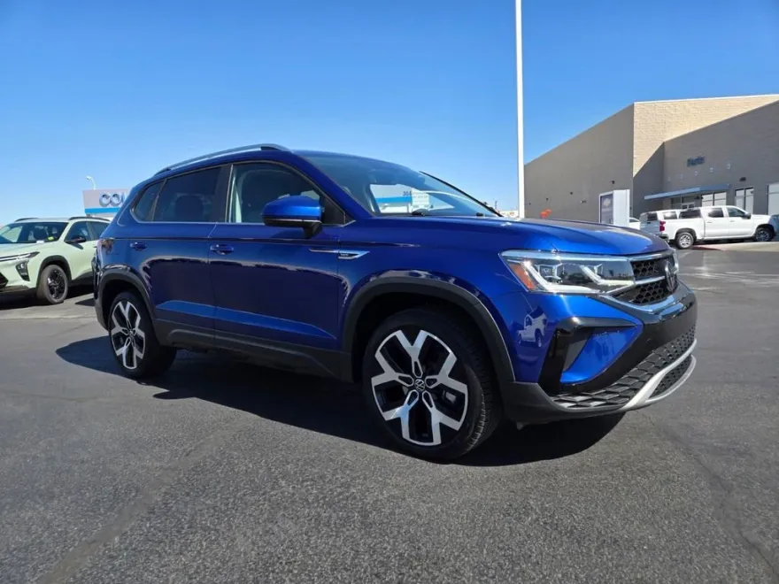 2022 Volkswagen Taos SEL photo 1