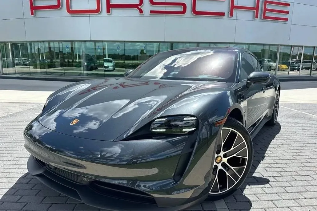 2022 Porsche Taycan photo 1
