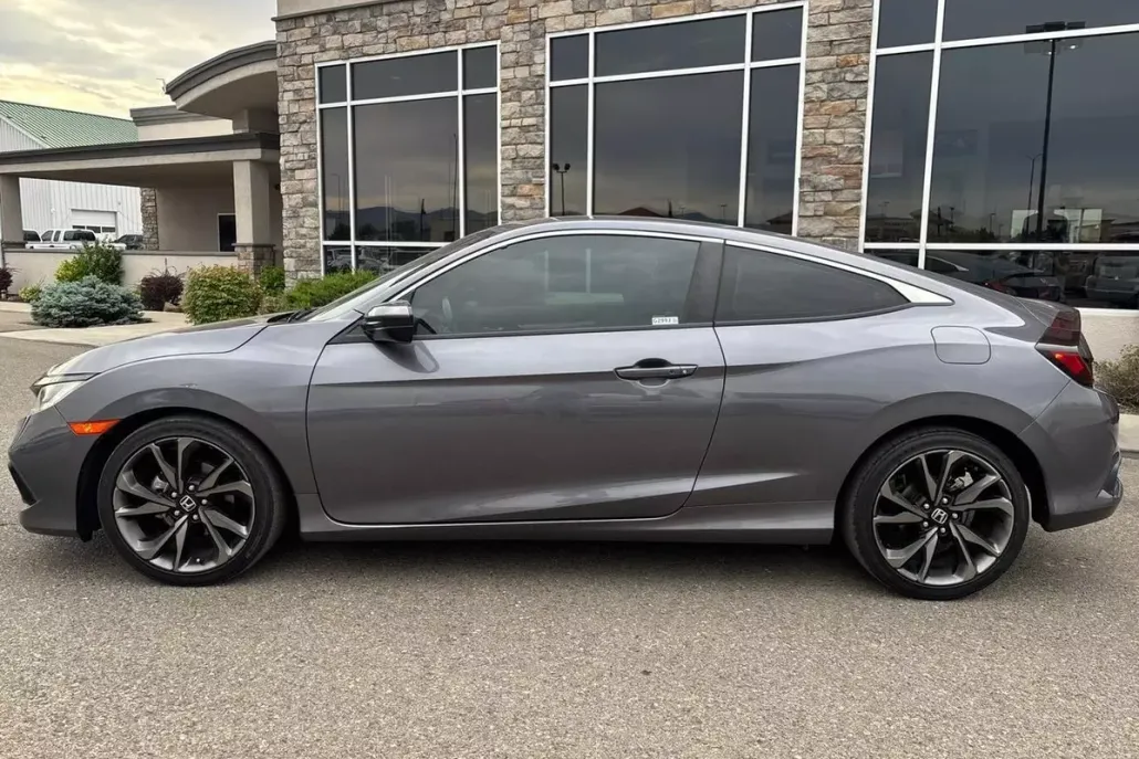 2019 Honda Civic Sport photo 1