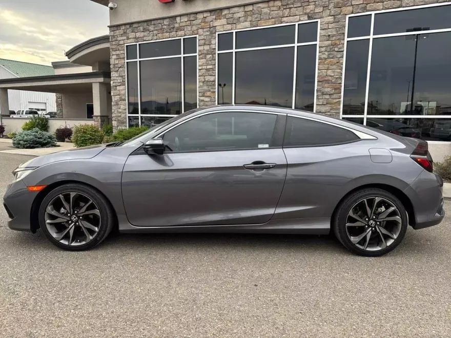 2019 Honda Civic Sport photo 1