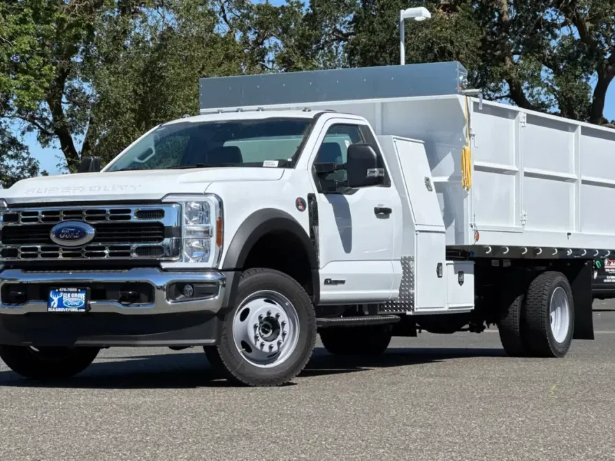 2025 Ford F-550 photo 1