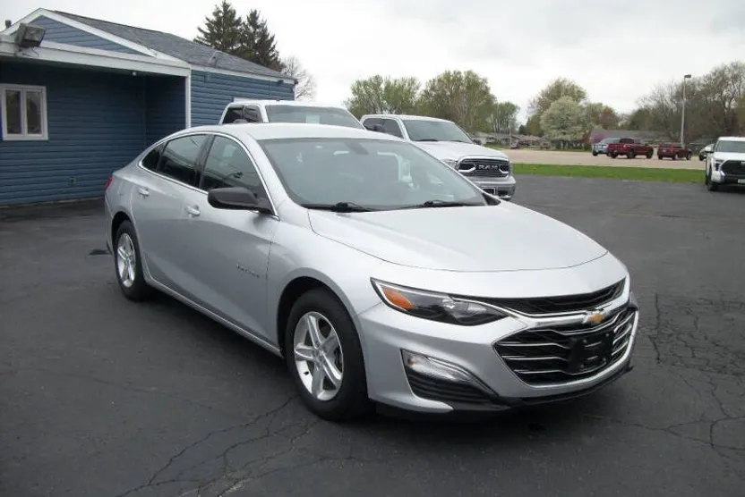 2019 Chevrolet Malibu LS photo 1