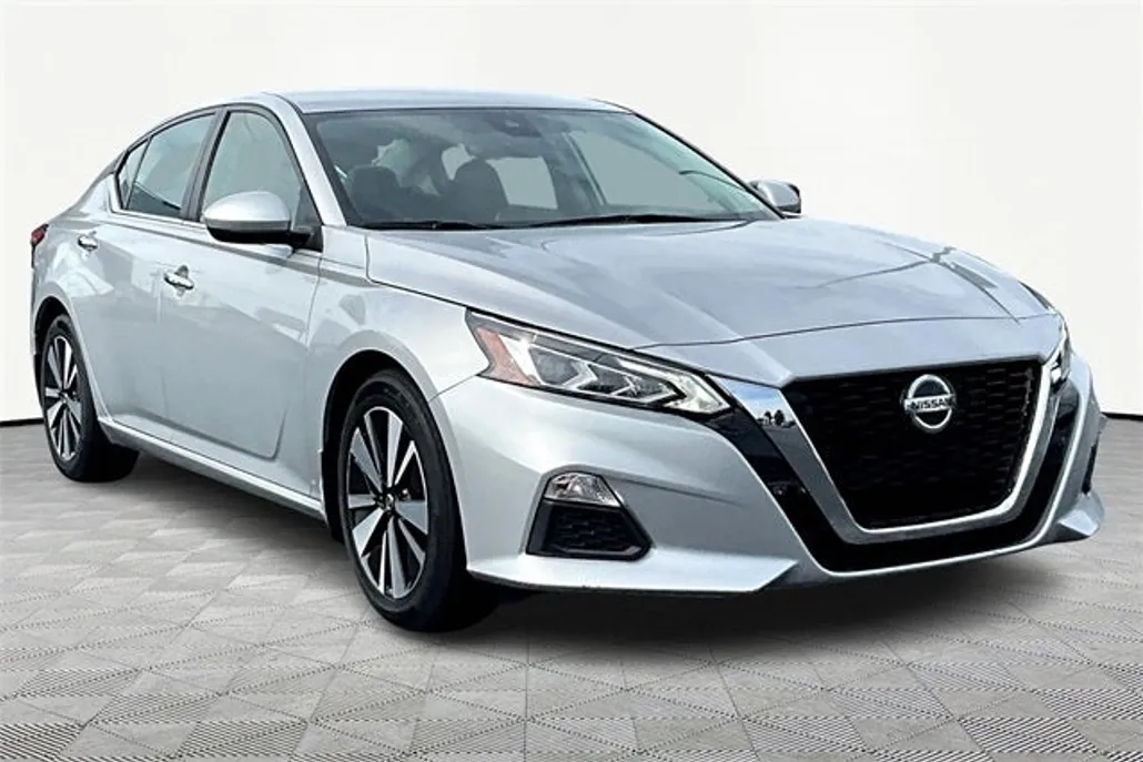 2022 Nissan Altima 2.5 SV photo 1