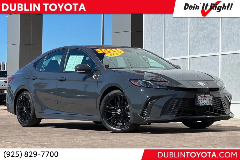 2025 Toyota RAV4 SE photo 1