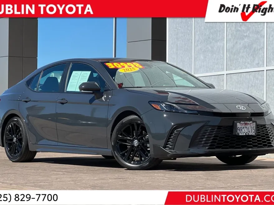 2025 Toyota RAV4 SE photo 1