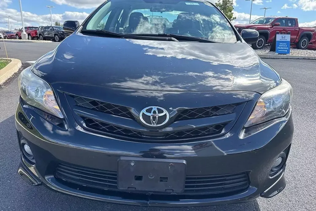 2013 Toyota Corolla photo 1