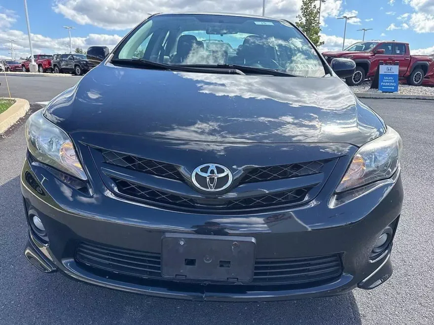 2013 Toyota Corolla photo 1