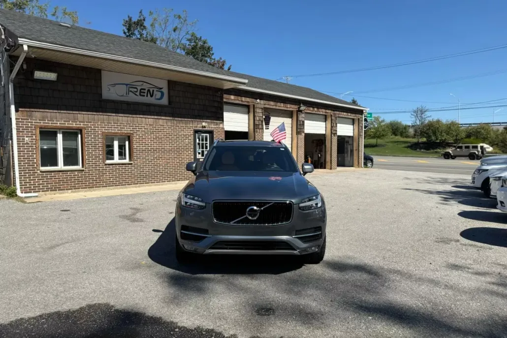 2018 Volvo XC90 T6 Momentum Sport photo 1