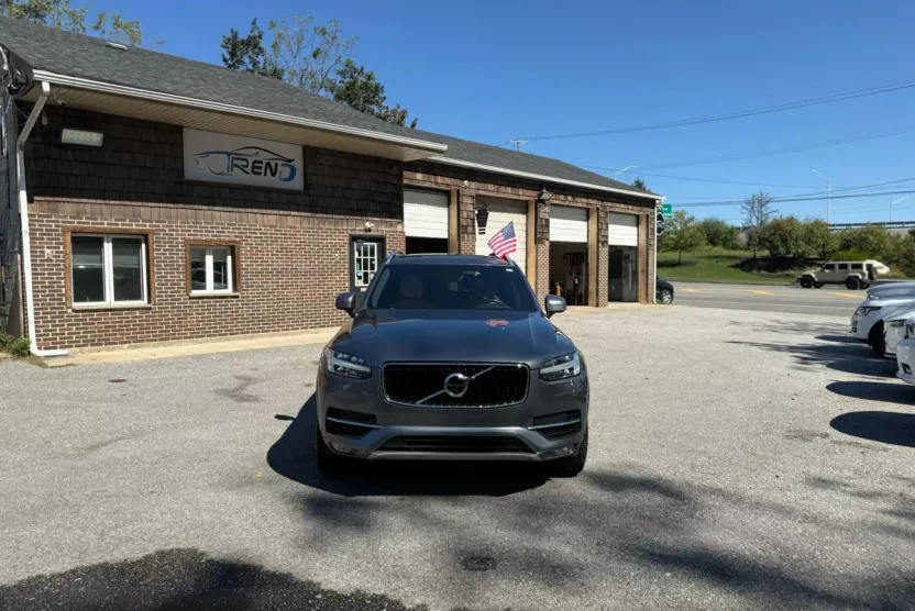 2018 Volvo XC90 T6 Momentum Sport photo 1