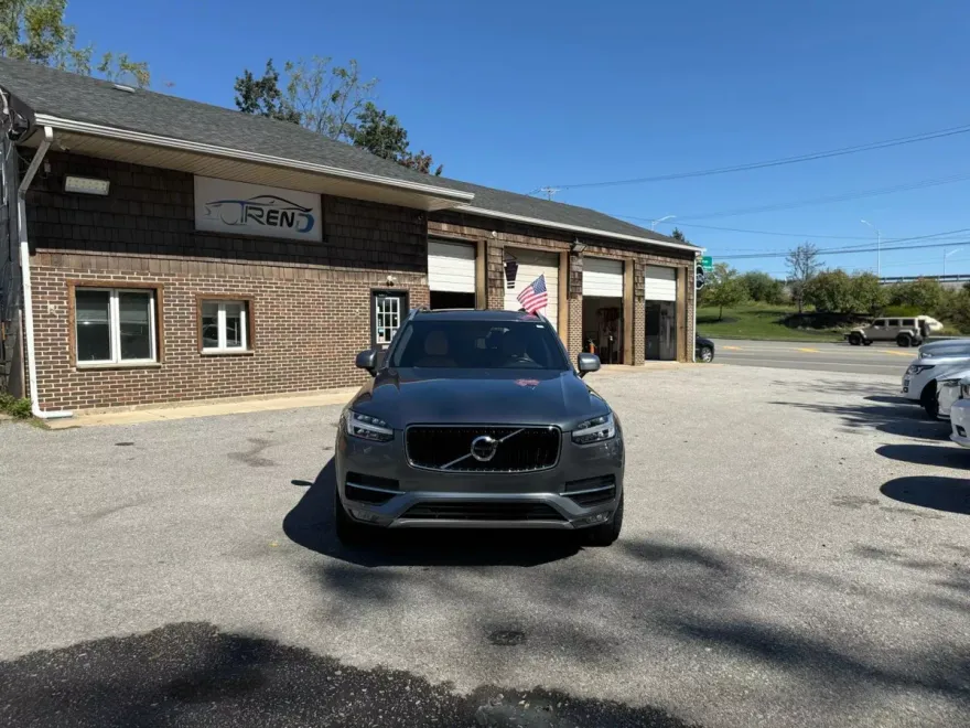 2018 Volvo XC90 T6 Momentum Sport photo 1