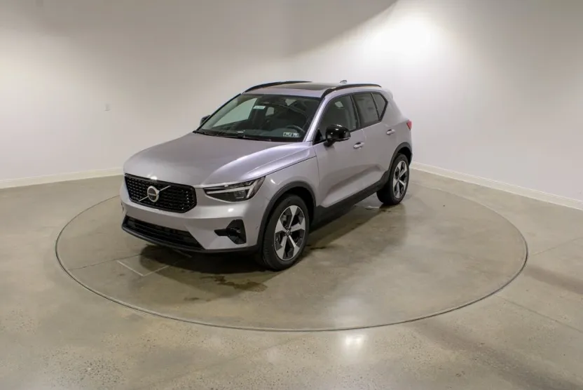 2026 Volvo XC40 Plus photo 1
