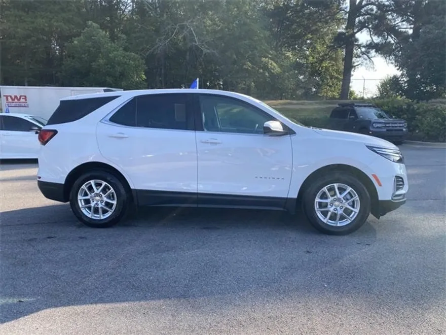 2022 Chevrolet Equinox LT photo 1