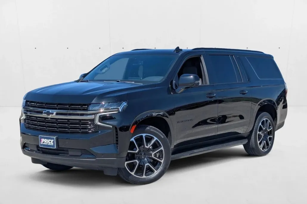 2022 Chevrolet Suburban RST photo 1