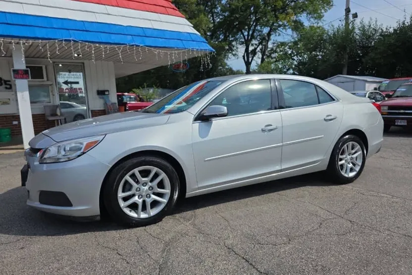 2015 Chevrolet Malibu 1LT photo 1