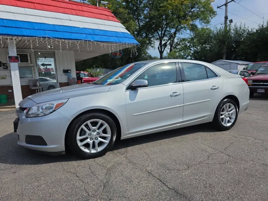 2015 Chevrolet Malibu 1LT photo 1