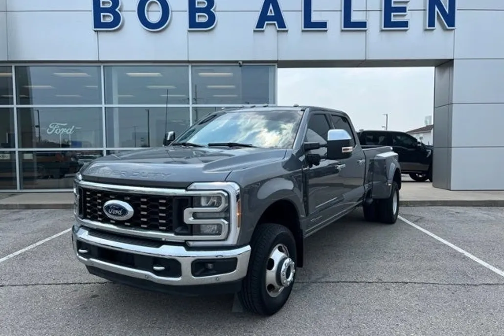 2024 Ford F-350 Lariat photo 1