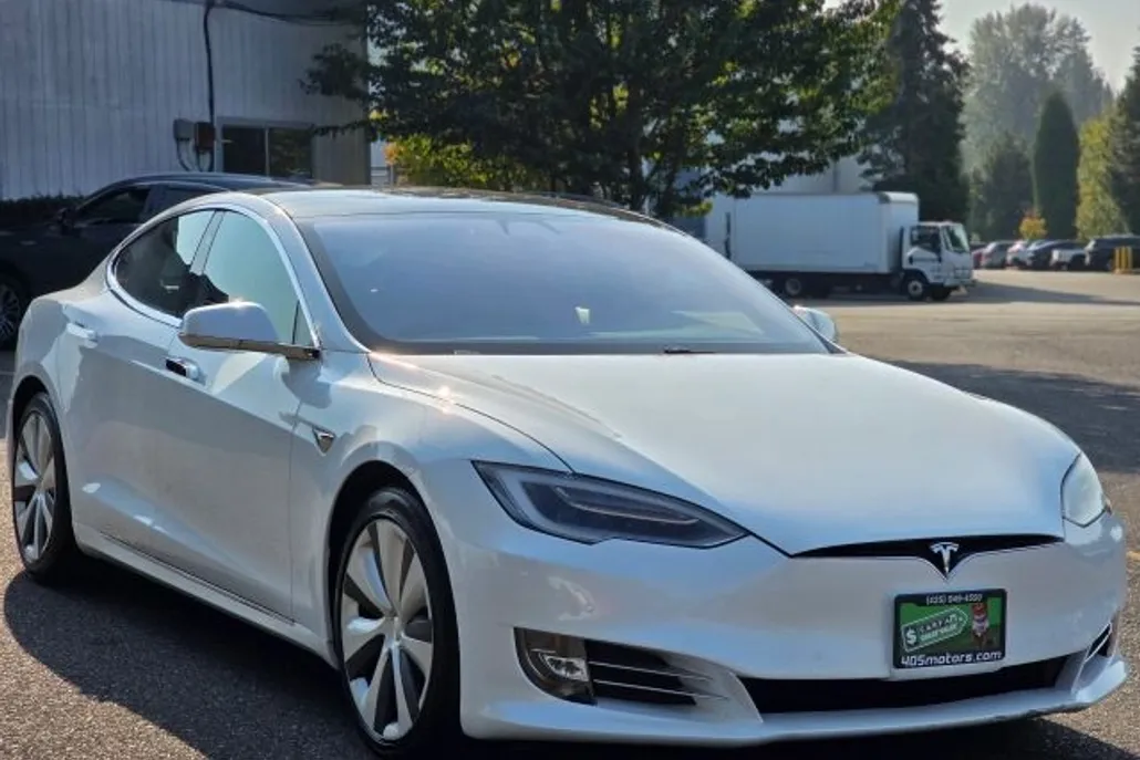 2020 Tesla Model S Long Range Plus photo 1