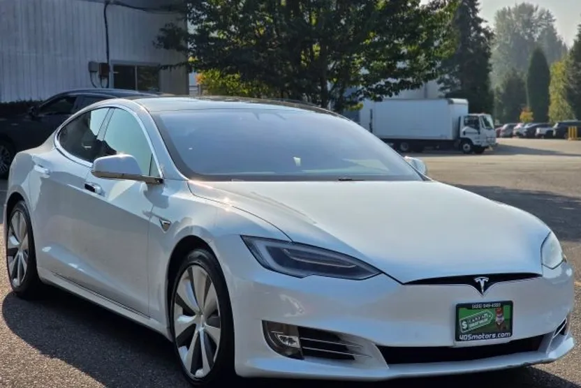 2020 Tesla Model S Long Range Plus photo 1