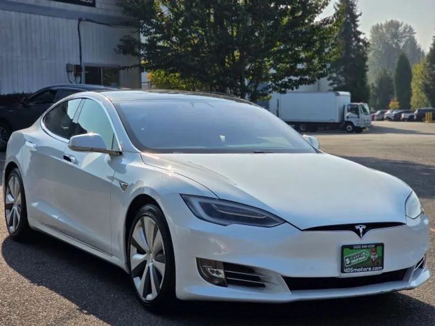 2020 Tesla Model S Long Range Plus photo 1
