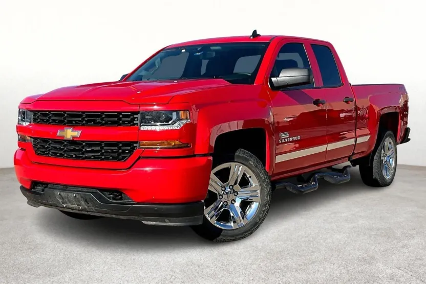 2019 Chevrolet Silverado Custom photo 1