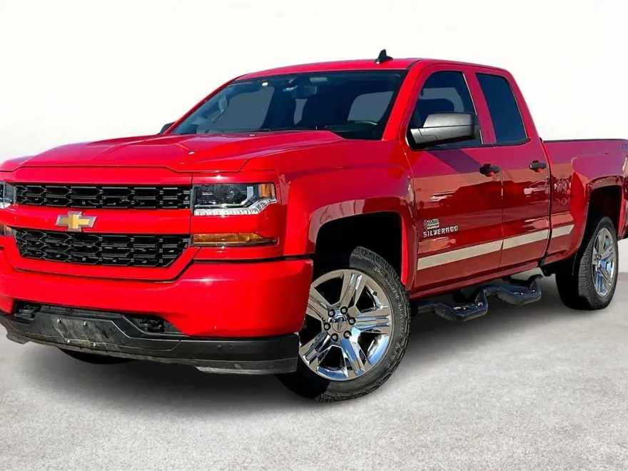 2019 Chevrolet Silverado Custom photo 1