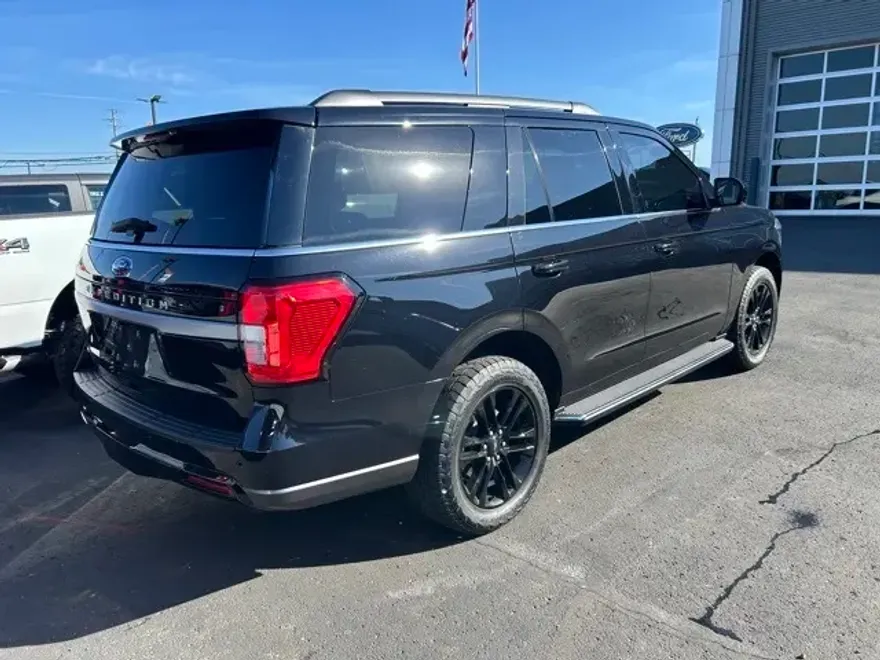 2023 Ford Expedition XLT photo 1