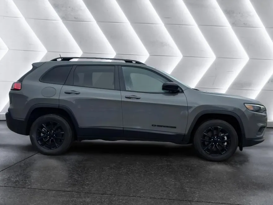 2023 Jeep Cherokee Altitude Lux photo 1
