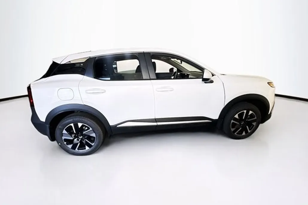 2025 Nissan Kicks SV photo 1