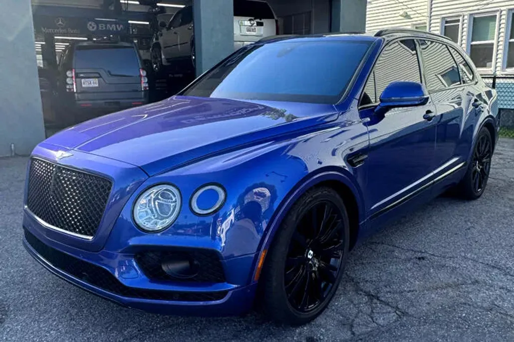 2017 Bentley Bentayga Base photo 1
