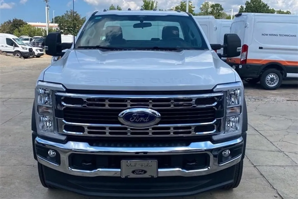 2025 Ford F-550 photo 1