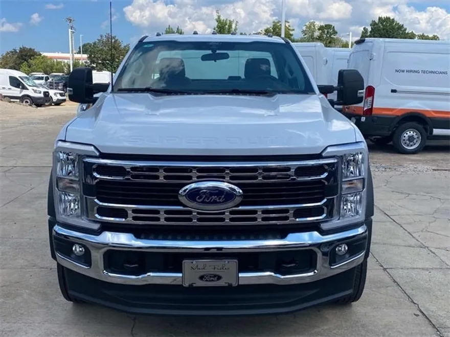 2025 Ford F-550 photo 1