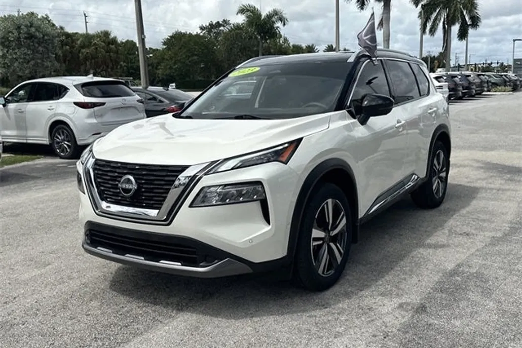 2023 Nissan Rogue SL photo 1