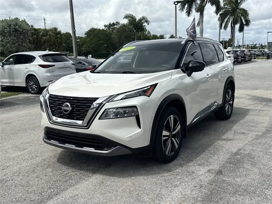 2023 Nissan Rogue SL photo 1