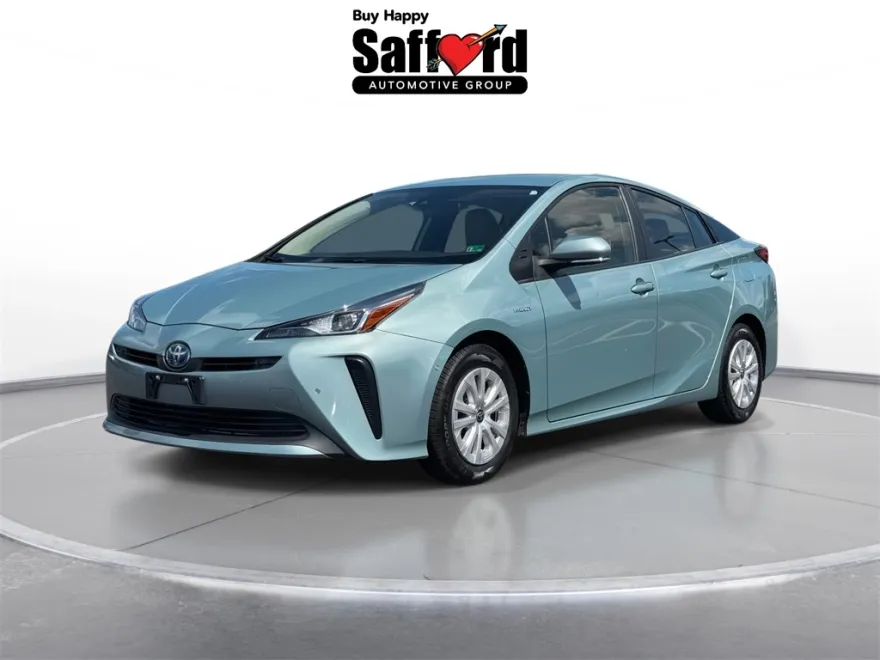 2021 Toyota Prius LE photo 1