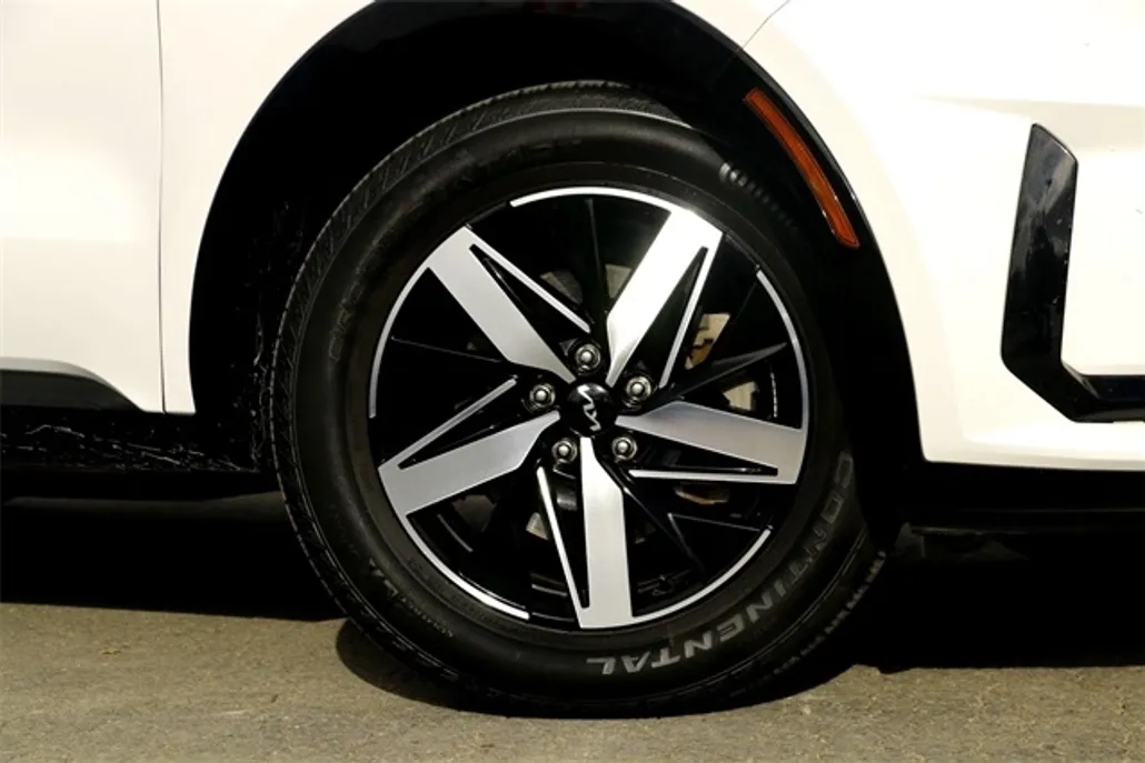 2022 Kia Sorento S photo 1