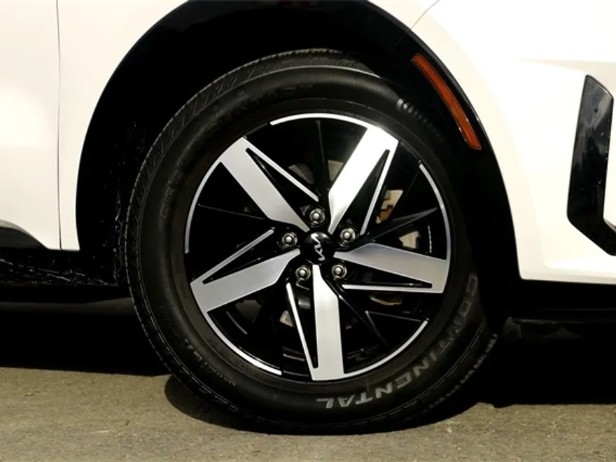 2022 Kia Sorento S photo 1