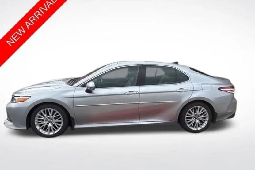 2018 Toyota Camry XLE photo 1