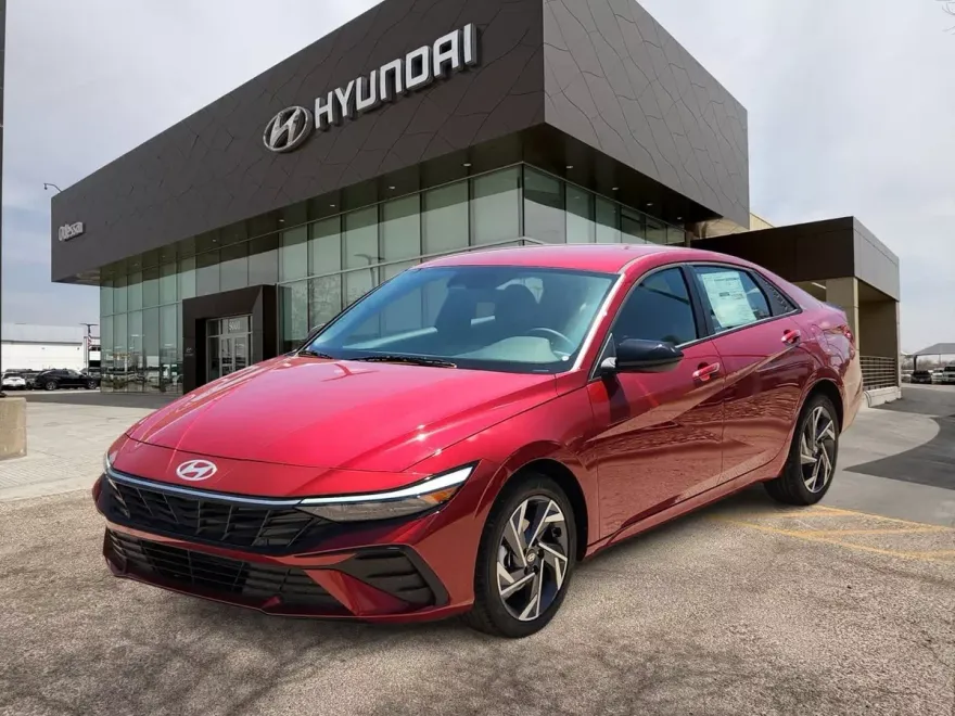 2025 Hyundai Elantra SEL Sport photo 1