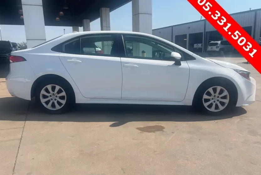 2024 Toyota Corolla LE photo 1