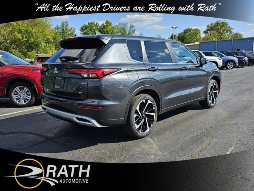 2024 Mitsubishi Outlander SE Black Edition photo 1