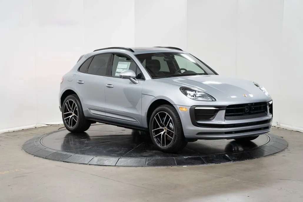 2024 Porsche Macan T photo 1
