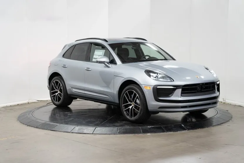 2024 Porsche Macan T photo 1