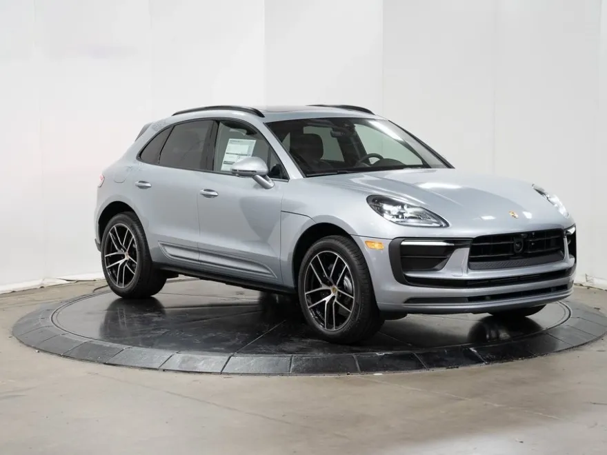 2024 Porsche Macan T photo 1