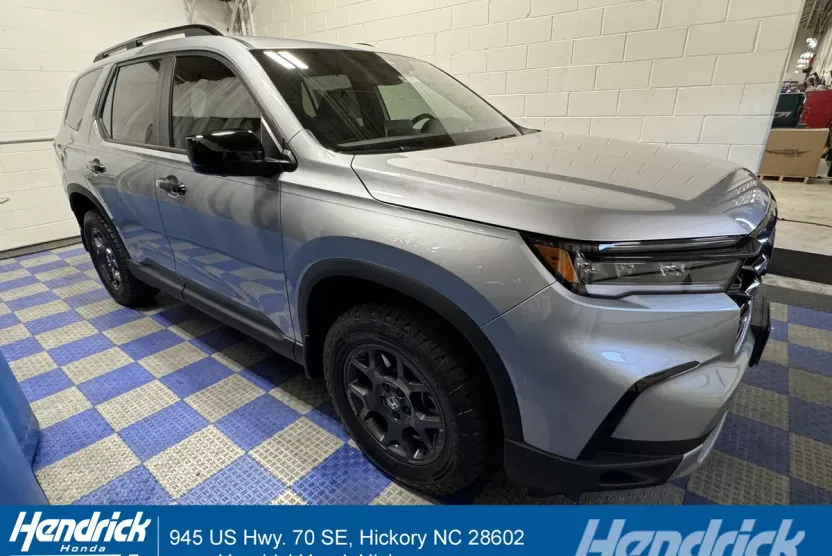 2025 Honda Pilot TrailSport photo 1