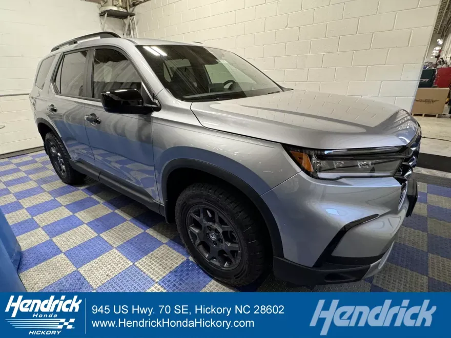 2025 Honda Pilot TrailSport photo 1