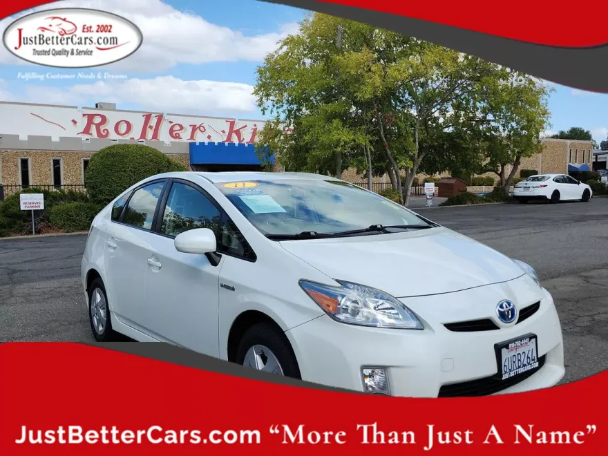 2011 Toyota Prius Two photo 1